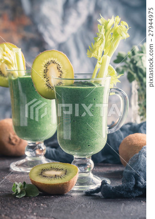 Healthy fresh kiwi smoothie Healthy fresh kiwi smoothie 27944975