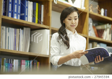 Office image women 27945594