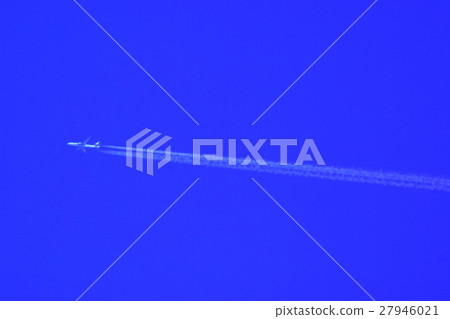Ripple the blue sky, the airplane cloud - 27946021