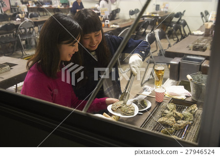 Women's journey Miyajima sightseeing hut 27946524
