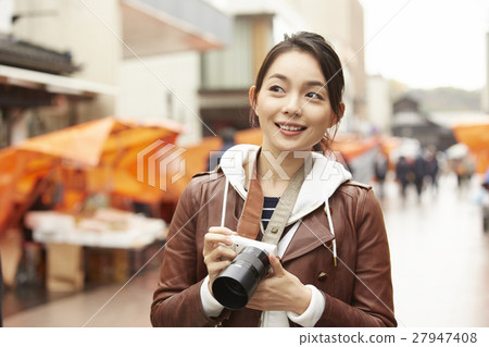 Woman sightseeing in morning market Portrait Woman sightseeing in morning market Portrait 27947408