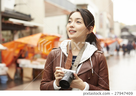 Woman sightseeing in morning market Portrait Woman sightseeing in morning market Portrait 27947409