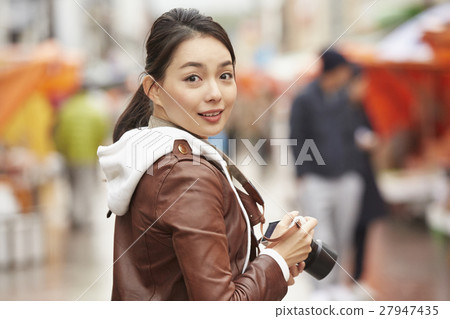 Woman sightseeing in morning market Portrait Woman sightseeing in morning market Portrait 27947435