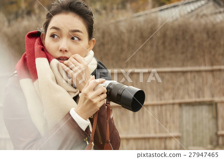 A woman portrait to see a village in Makigaki 27947465