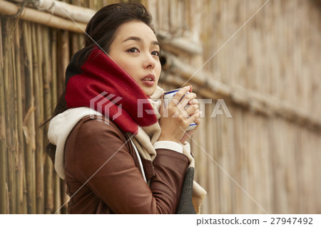 A woman portrait to see a village in Makigaki 27947492