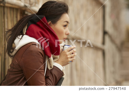 A woman portrait to see a village in Makigaki A woman portrait to see a village in Makigaki 27947548