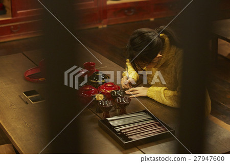 女性年輕工匠形象 27947600