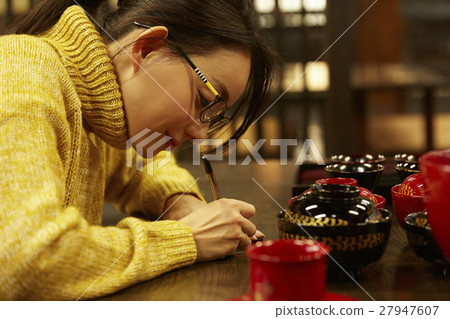 一個經歷塗漆的女人 一個經歷塗漆的女人 27947607