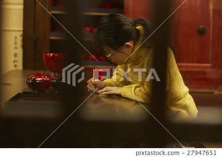 Female young artisan image Female young artisan image 27947651