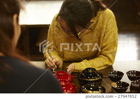 一個經歷塗漆的女人 一個經歷塗漆的女人 27947652