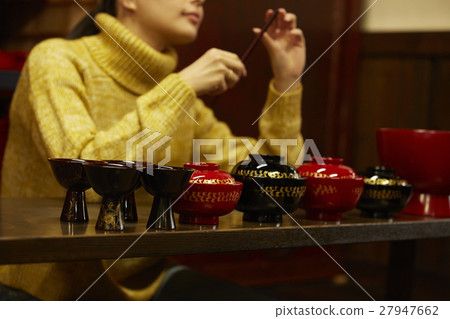 一個經歷塗漆的女人 一個經歷塗漆的女人 27947662