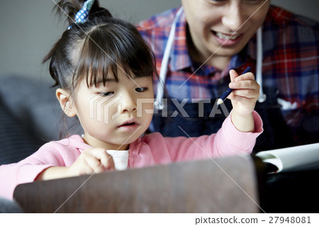 孩子們在家裡學習 27948081