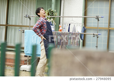 Male husband who hangs up the laundry Male husband who hangs up the laundry 27948095