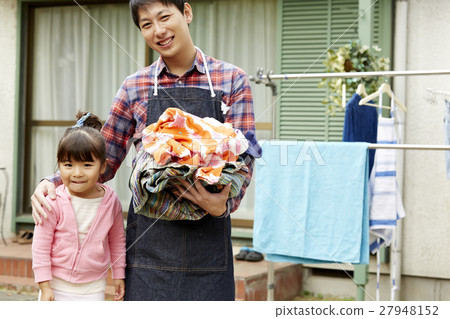 Parent-child portrait 27948152