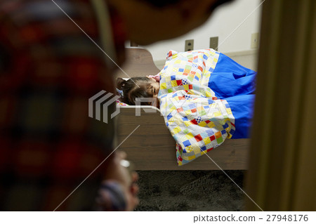 Father who watches children 27948176