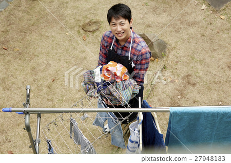 Male husband who hangs up the laundry Male husband who hangs up the laundry 27948183