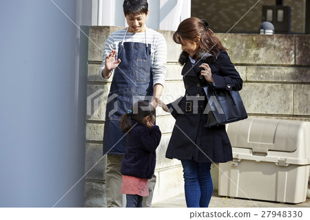Mr. and a child who watches off his wife 27948330