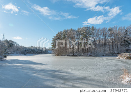 Pond of frozen park Pond of frozen park 27948771