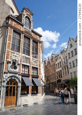 Street view of old town in Brussels 27949220
