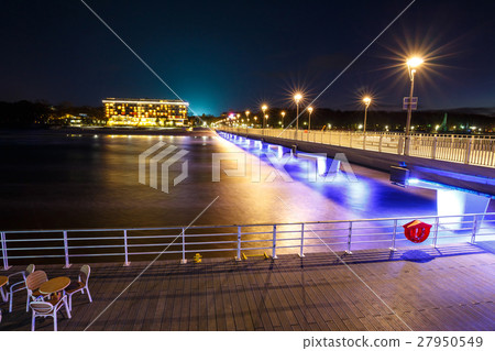 Concrete pier in Kolobrzeg, long exposure shot Concrete pier in Kolobrzeg, long exposure shot 27950549