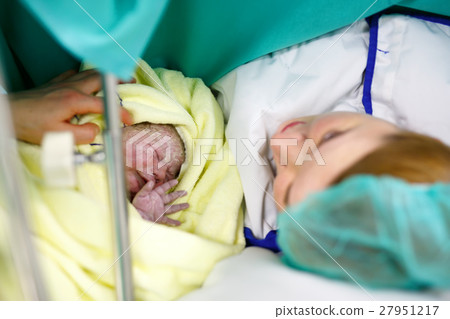 Mother looking for first time her baby being born 27951217