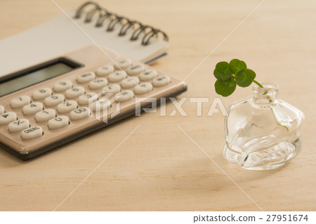 四片葉子三葉草木五穀背景 27951674