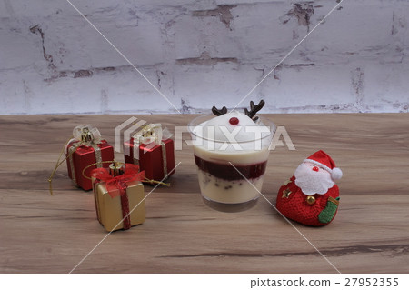 Chocolate pudding dessert with cream 27952355