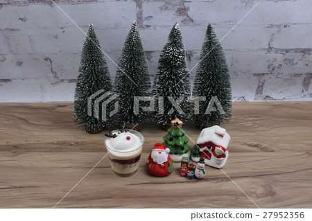 Chocolate pudding dessert with cream 27952356