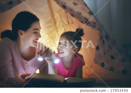 Mom and child reading a book Mom and child reading a book 27953439