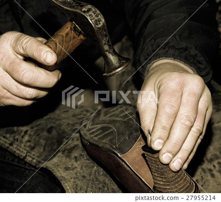 Shoemaker is repairing shoe.Retro style toned. Shoemaker is repairing shoe.Retro style toned. 27955214