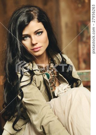 Beautiful fashion woman vogue and art Beautiful fashion woman vogue and art 27956263