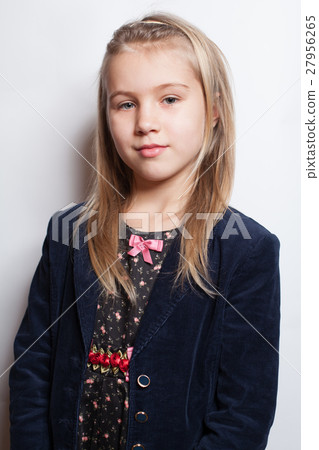 Cute little girl (9 years) 27956265