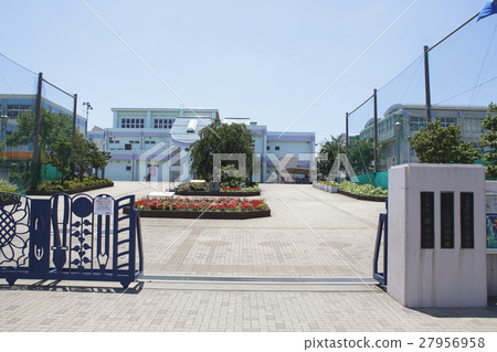 Funado Gakuen built on the Arakawa bank (main gate entrance) Funado Gakuen built on the Arakawa bank (main gate entrance) 27956958