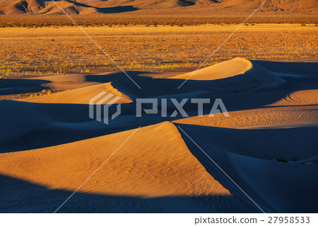 Sand dunes 27958533