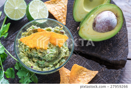 Guacamole with tortilla chips 27959266