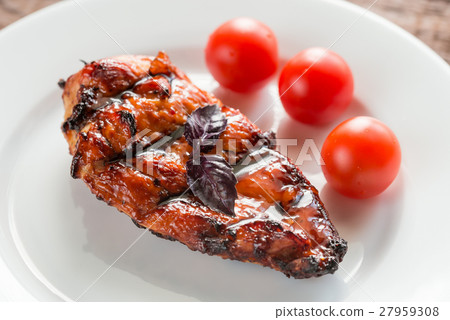 Grilled chicken steak with cherry tomatoes 27959308