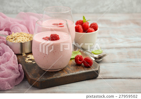 Raspberry and banana smoothie with oatmeal Raspberry and banana smoothie with oatmeal 27959502