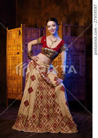 Young girl in Indian costume Young girl in Indian costume 27959597