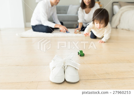 3 people family, baby 27960253