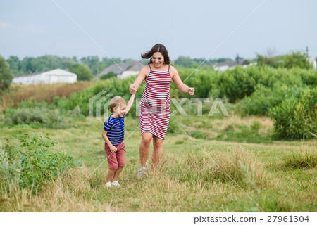 Pregnant woman with her son 27961304