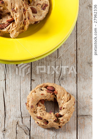 Neapolitan Taralli Cookies 27962336