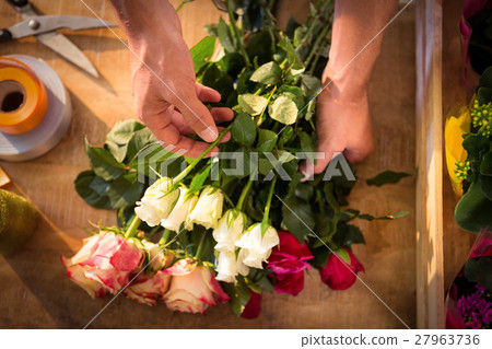 Male florist preparing flower bouquet 27963736
