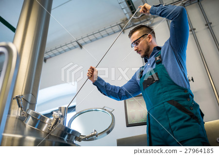 Brewer working at brewery 27964185