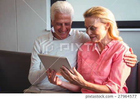 Senior couple using a digital tablet 27964577