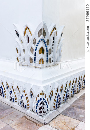 White leave stucco withe the mosaic glass. White leave stucco withe the mosaic glass. 27966150