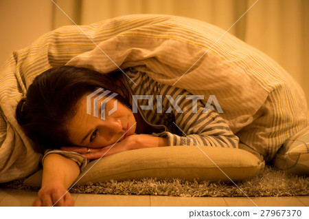 Middle aged lady who can not sleep 27967370