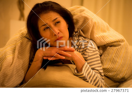 中年女士誰也睡不著 27967371