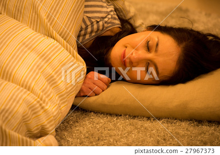 中年婦女睡覺 27967373