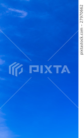 一月的天空和雲彩（垂直） 27970662