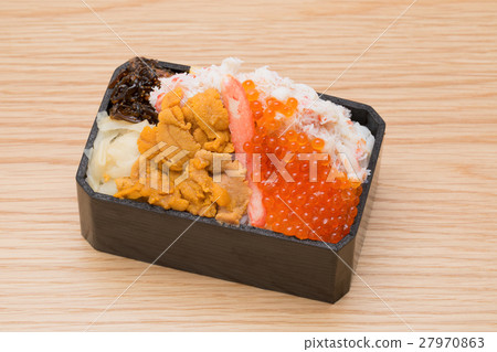 Seafood box lunch 27970863